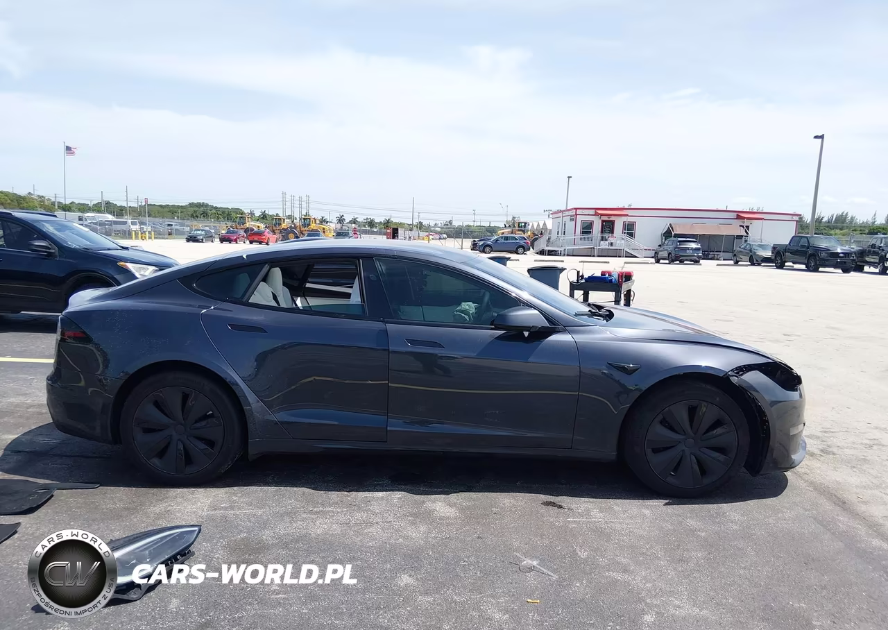 2023 Tesla Model S VIN:5YJSA1E52PF526982 - 13
