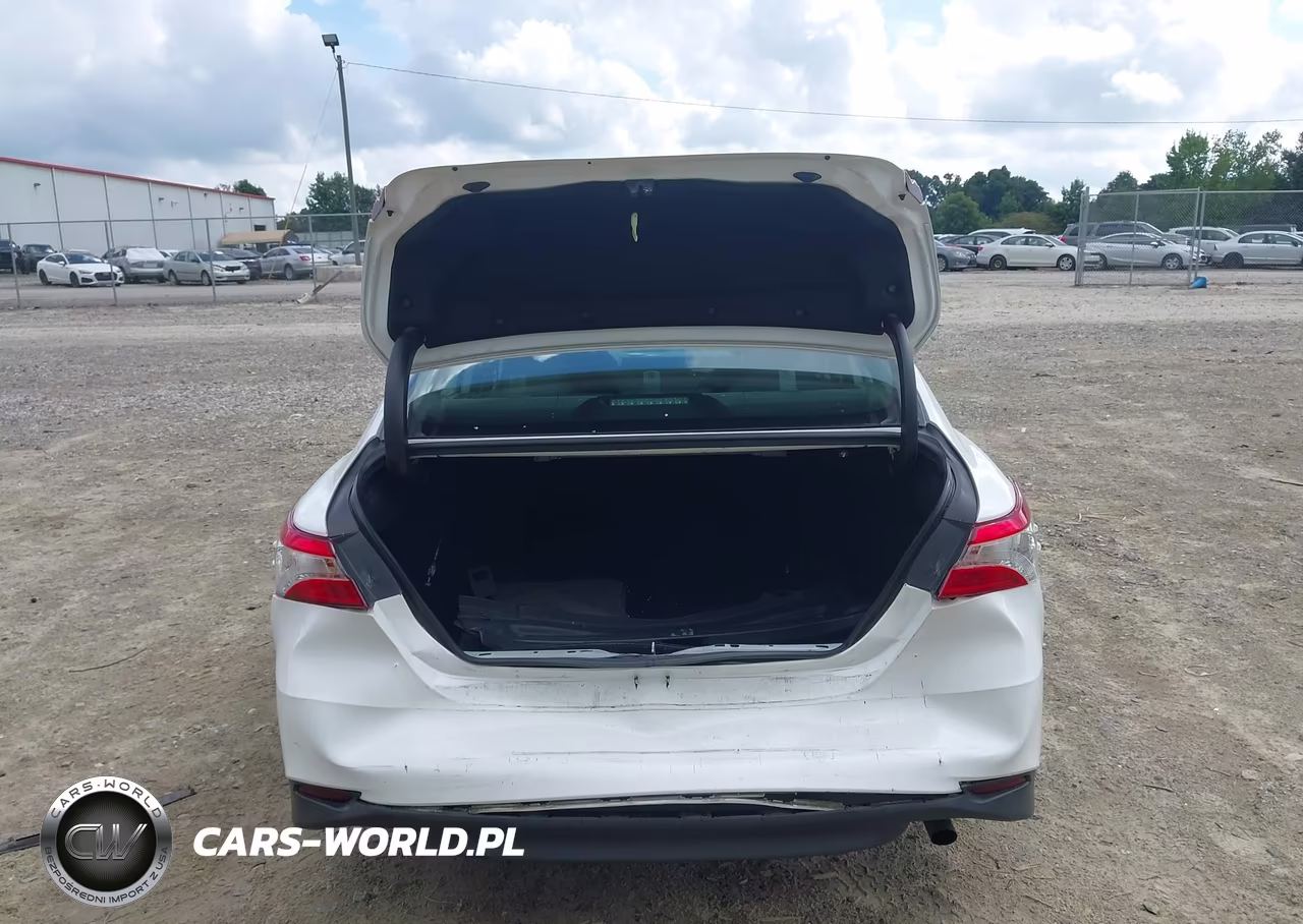 2020 Toyota Camry Le VIN:4T1C11AK5LU891038 - 16