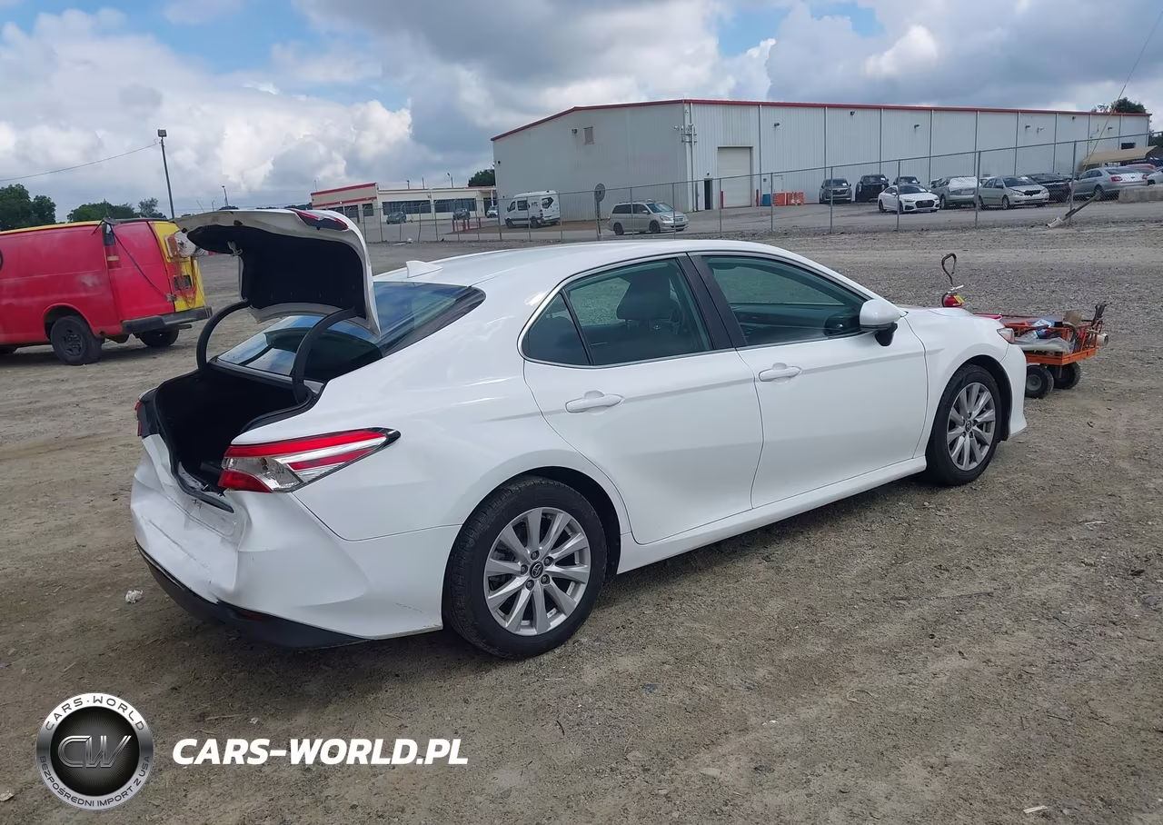 2020 Toyota Camry Le VIN:4T1C11AK5LU891038 - 4