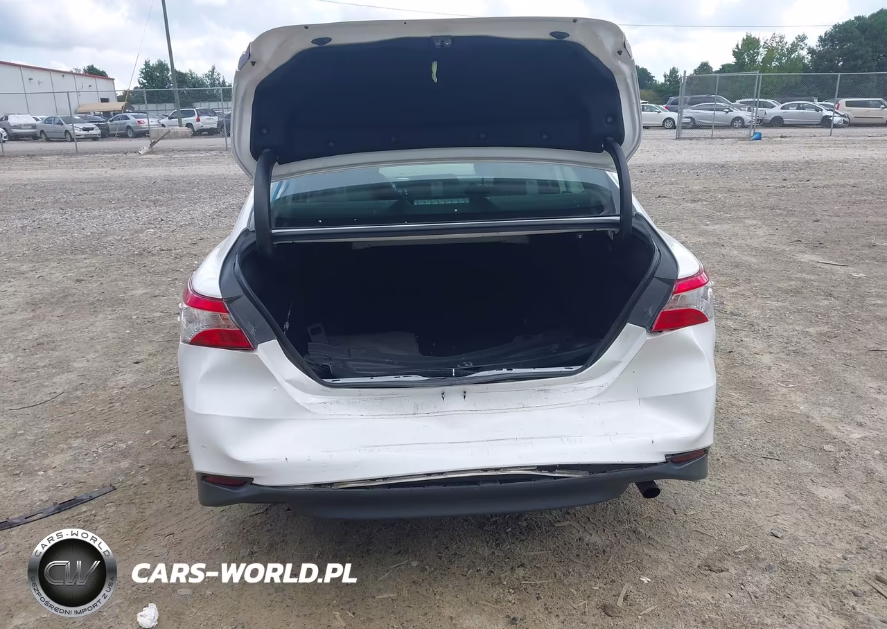 2020 Toyota Camry Le VIN:4T1C11AK5LU891038 - 6