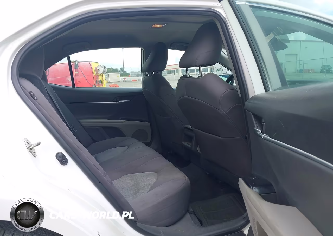2020 Toyota Camry Le VIN:4T1C11AK5LU891038 - 8