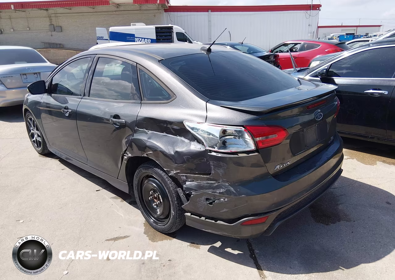2016 Ford Focus Se VIN:1FADP3F29GL293452 - 3