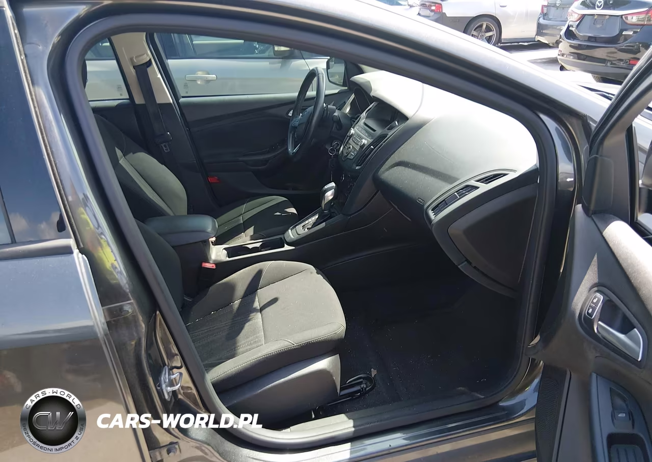 2016 Ford Focus Se VIN:1FADP3F29GL293452 - 5