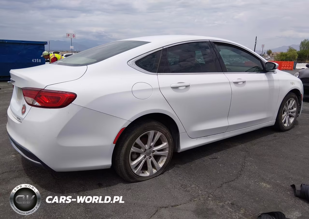 2015 Chrysler 200 Limited VIN:1C3CCCAB3FN574887 - 4