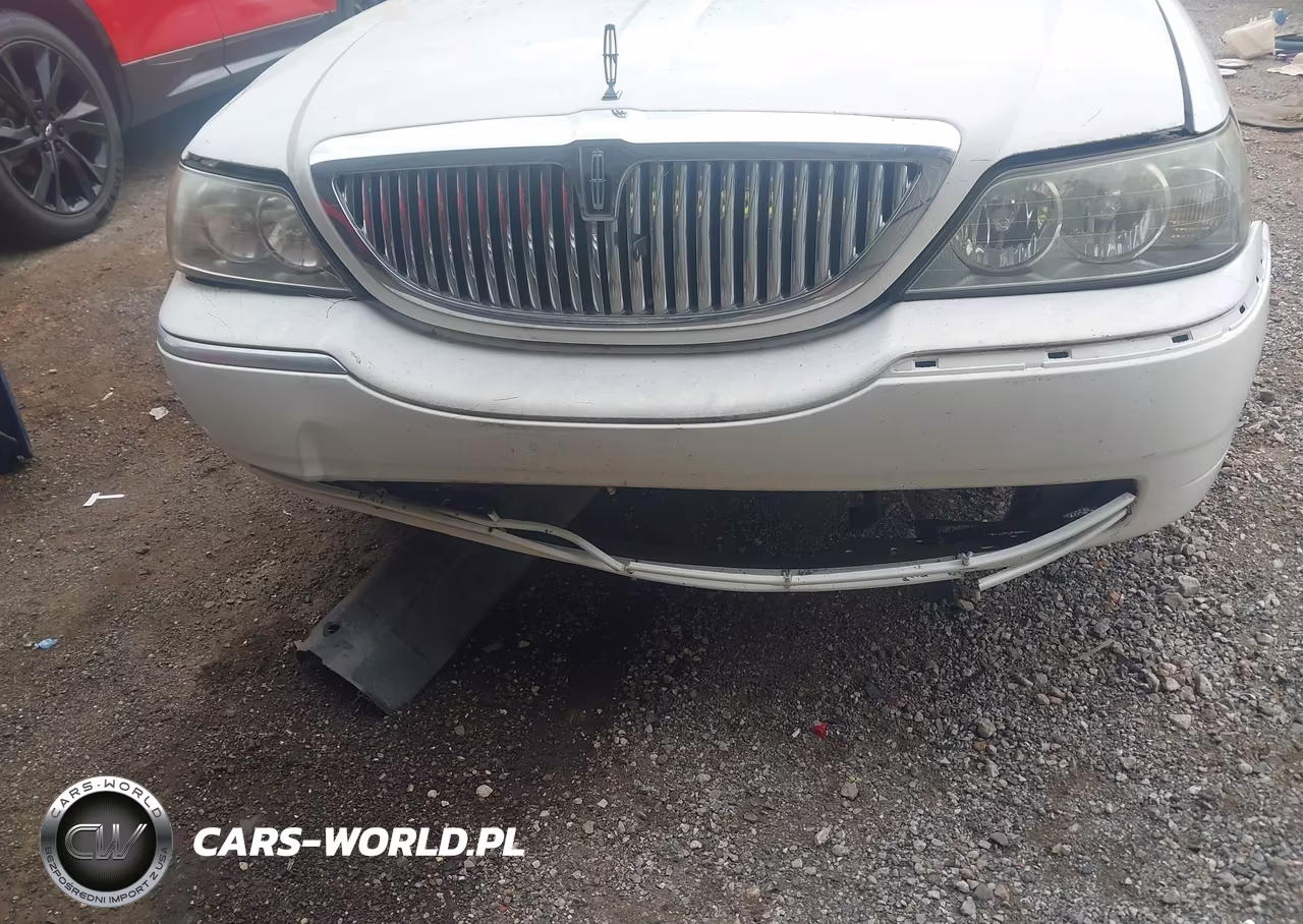 2003 Lincoln Town Car Executive VIN:1LNHM81W33Y682642 - 6