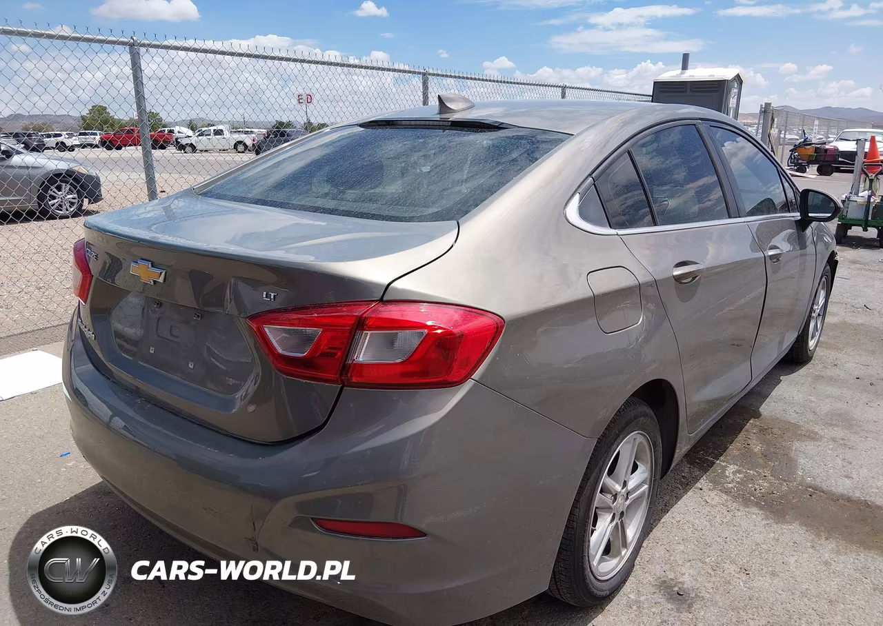 2018 Chevrolet Cruze Lt Auto VIN:1G1BE5SM2J7247125 - 4