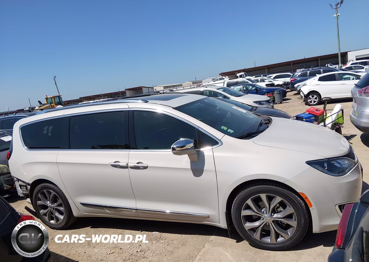 2017 Chrysler Pacifica Limited VIN:2C4RC1GG4HR650278 - 14
