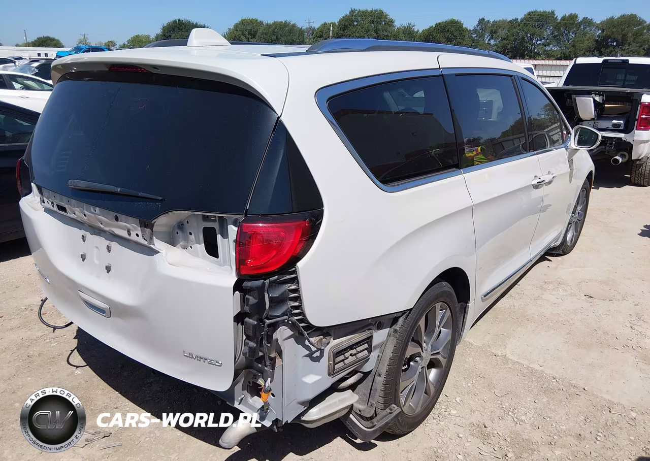2017 Chrysler Pacifica Limited VIN:2C4RC1GG4HR650278 - 4