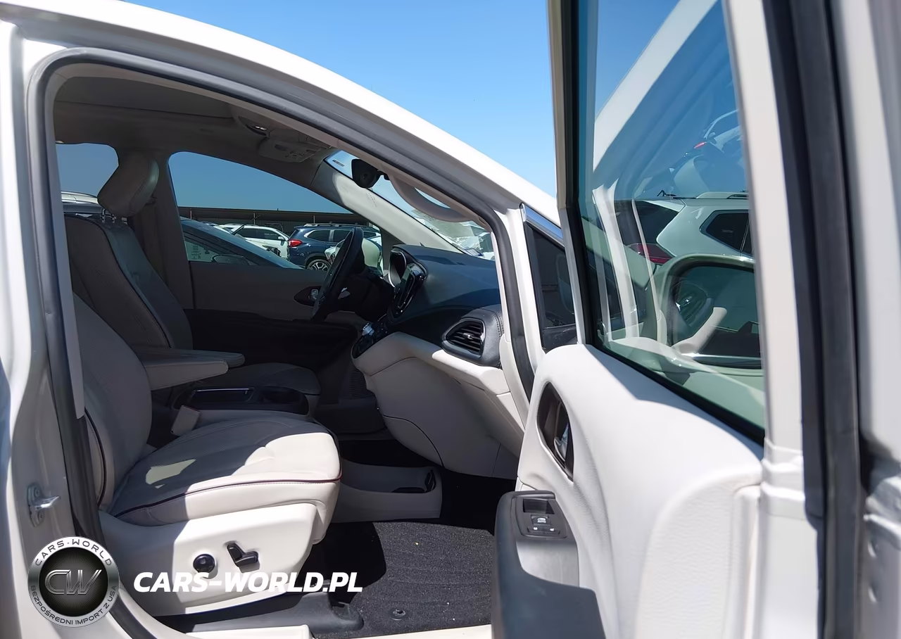 2017 Chrysler Pacifica Limited VIN:2C4RC1GG4HR650278 - 5