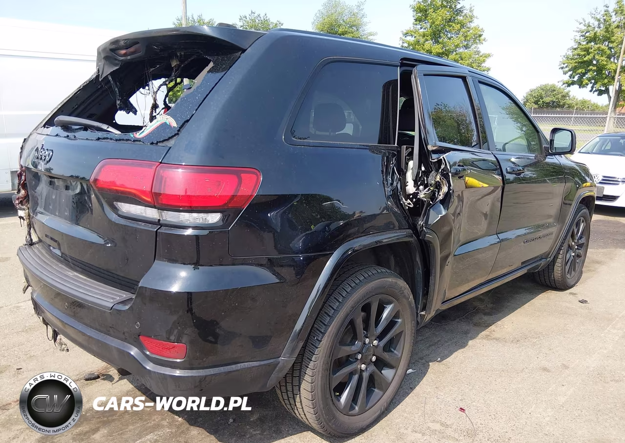 2019 Jeep Grand Cherokee Altitude 4X4 VIN:1C4RJFAGXKC709992 - 4