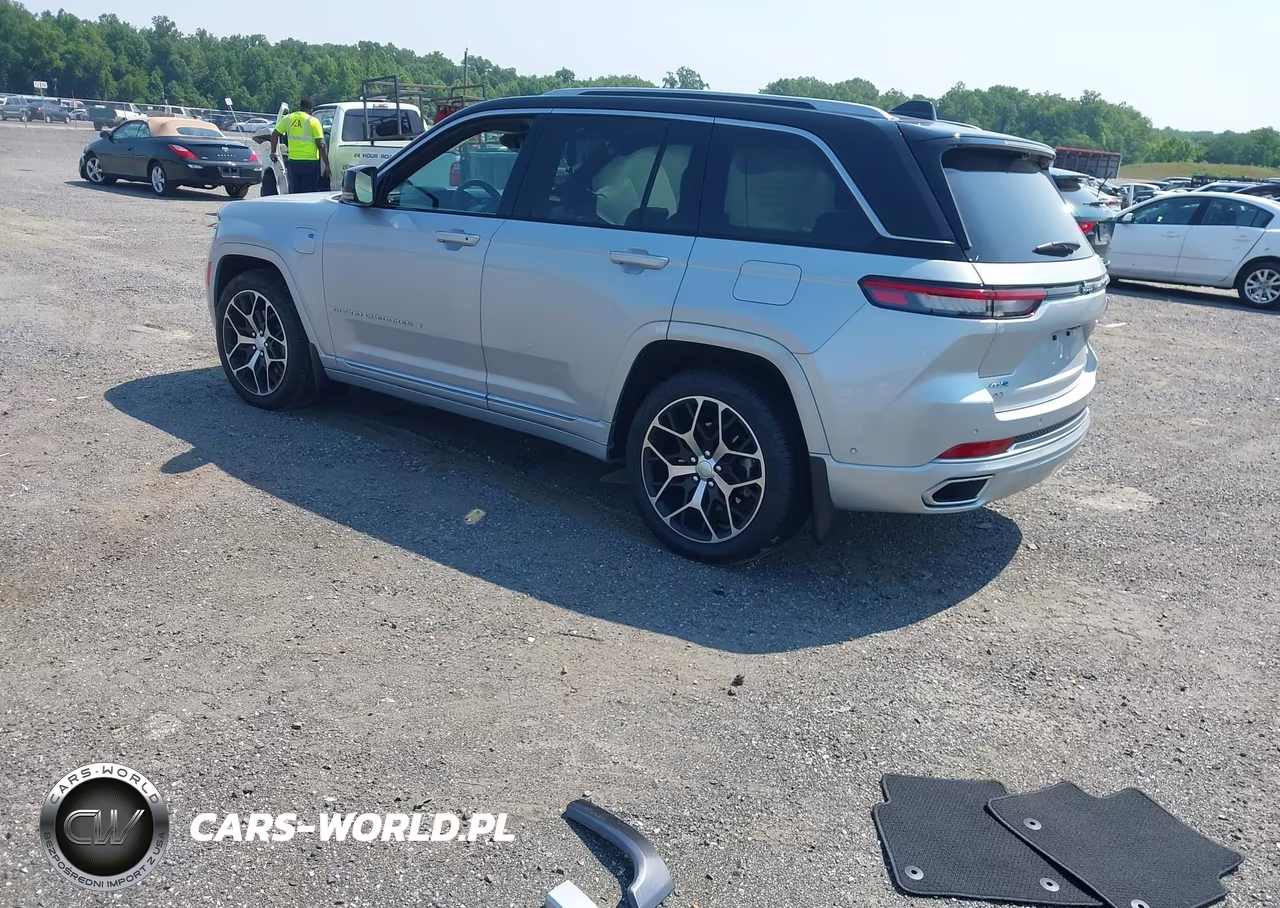 2023 Jeep Grand Cherokee 4Xe Summit Reserve VIN:1C4RJYE62P8789425 - 3