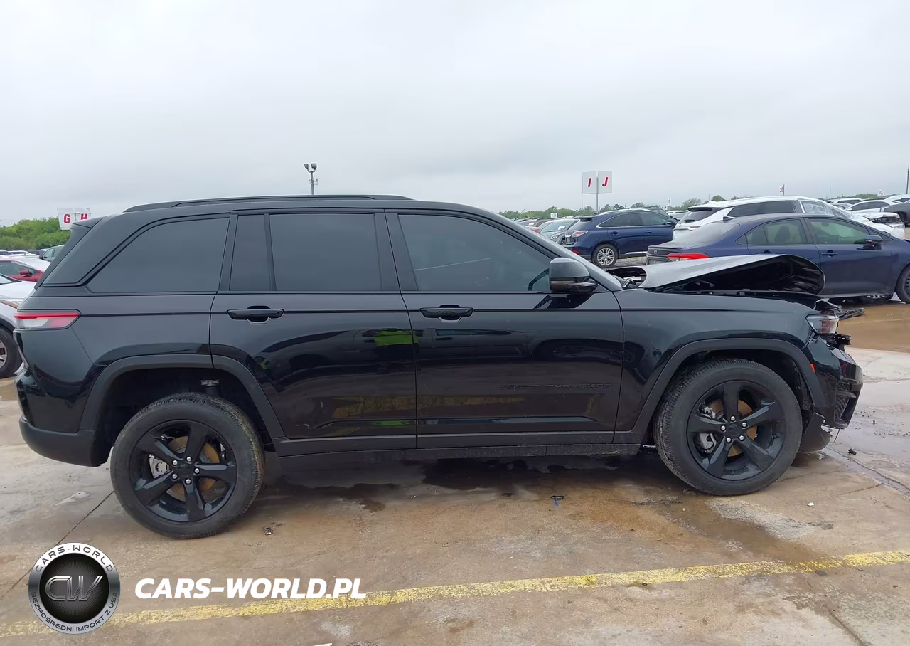 2025 Jeep Grand Cherokee Altitude X 4X4 VIN:1C4RJHAGXS8791379 - 14