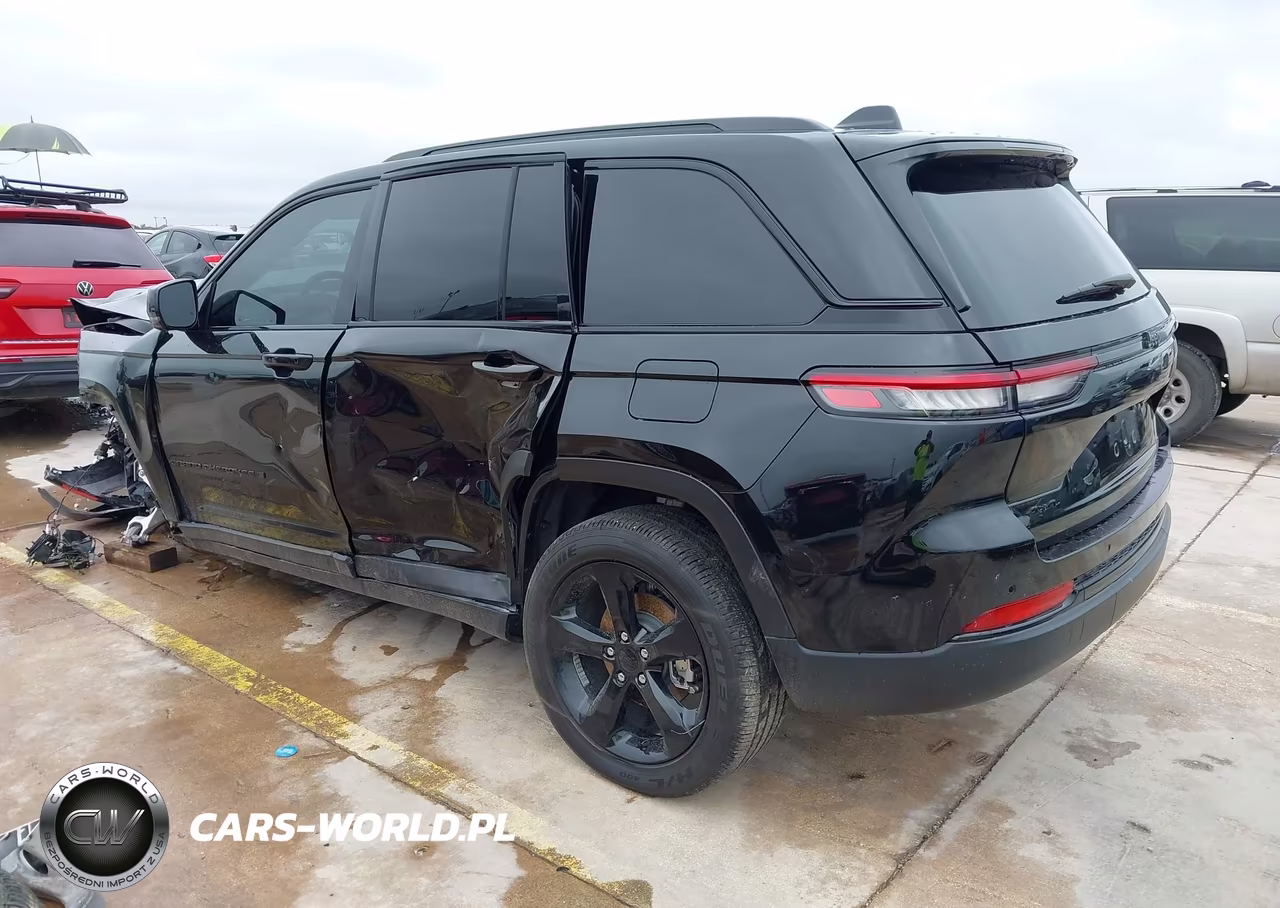2025 Jeep Grand Cherokee Altitude X 4X4 VIN:1C4RJHAGXS8791379 - 3