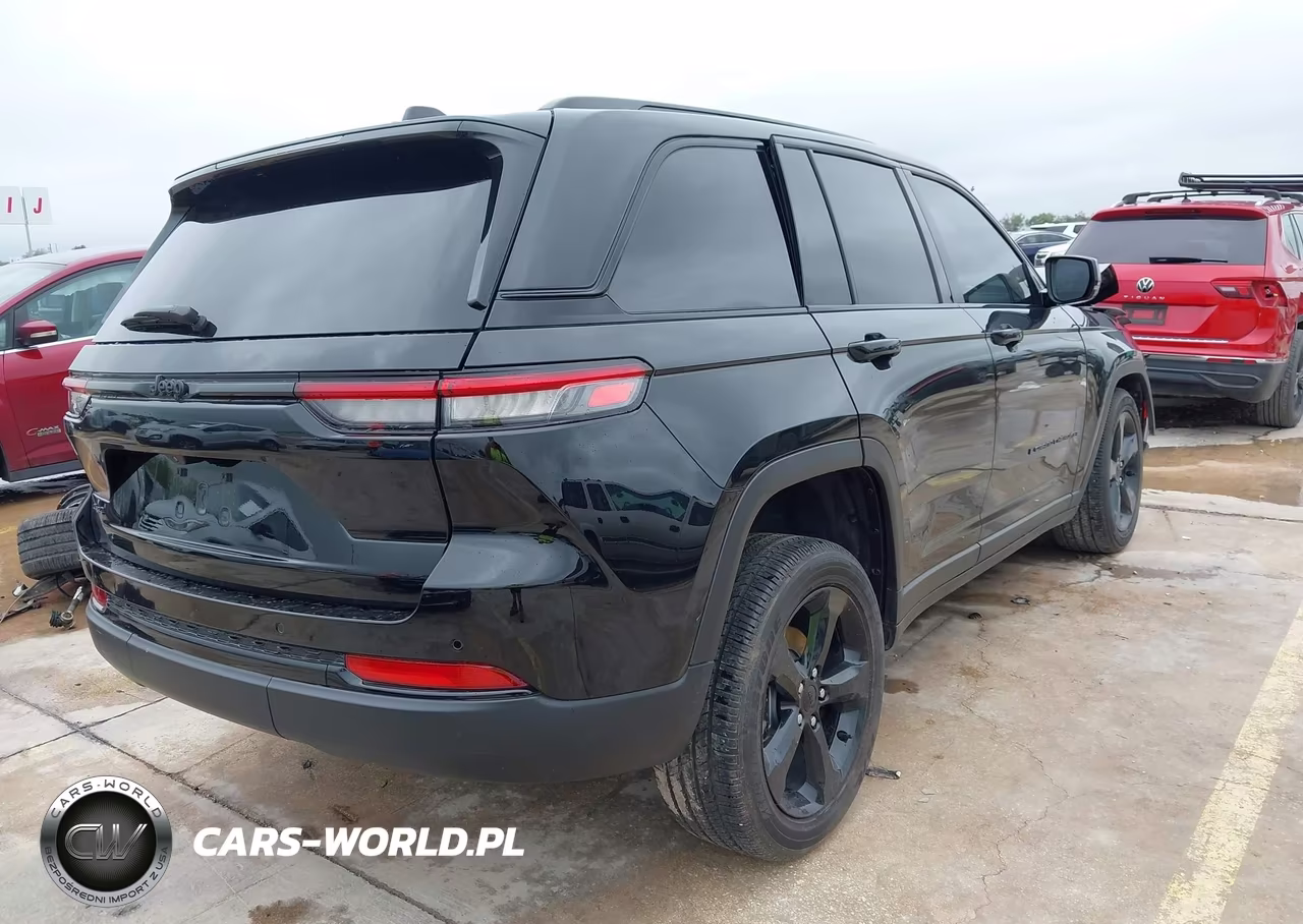 2025 Jeep Grand Cherokee Altitude X 4X4 VIN:1C4RJHAGXS8791379 - 4