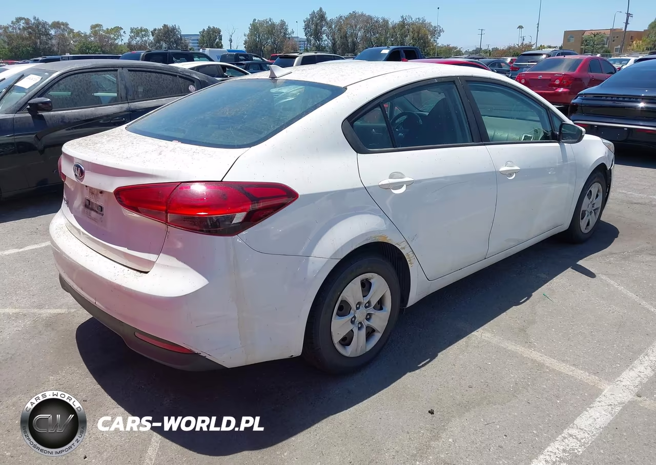 2018 Kia Forte Lx VIN:3KPFK4A74JE244430 - 4