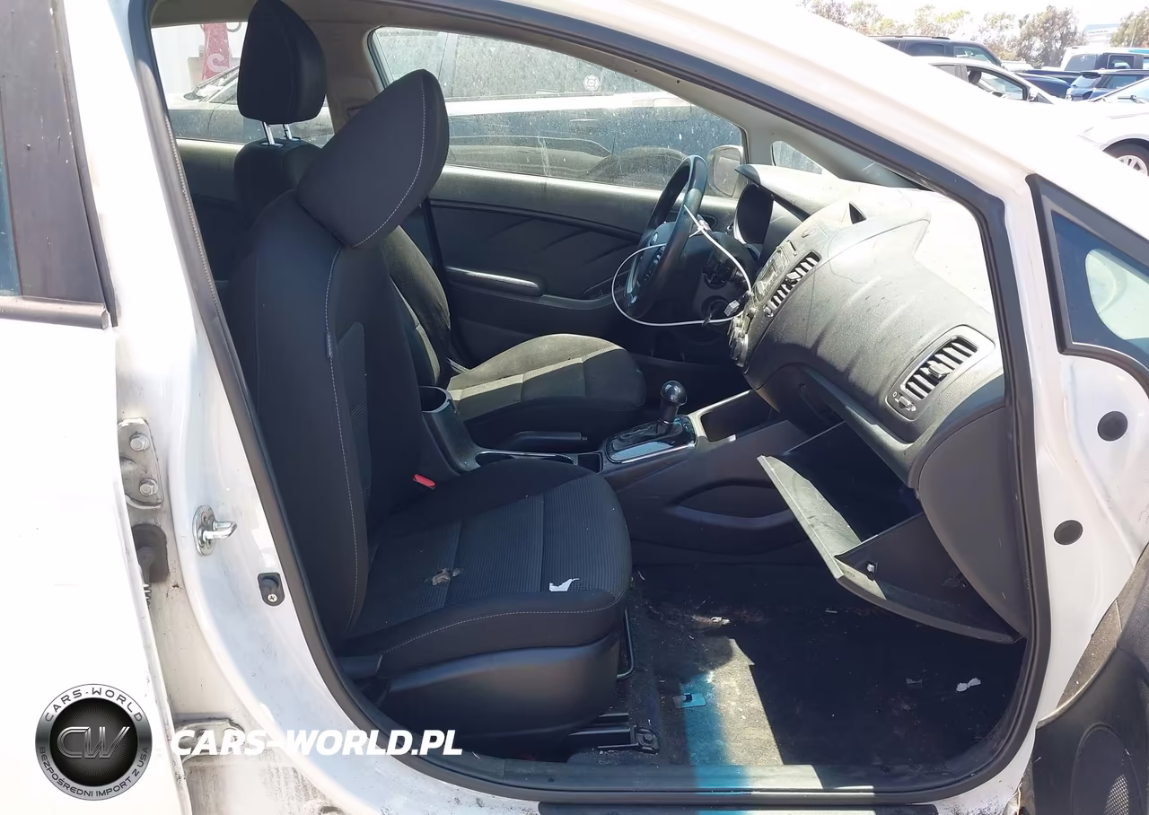 2018 Kia Forte Lx VIN:3KPFK4A74JE244430 - 5