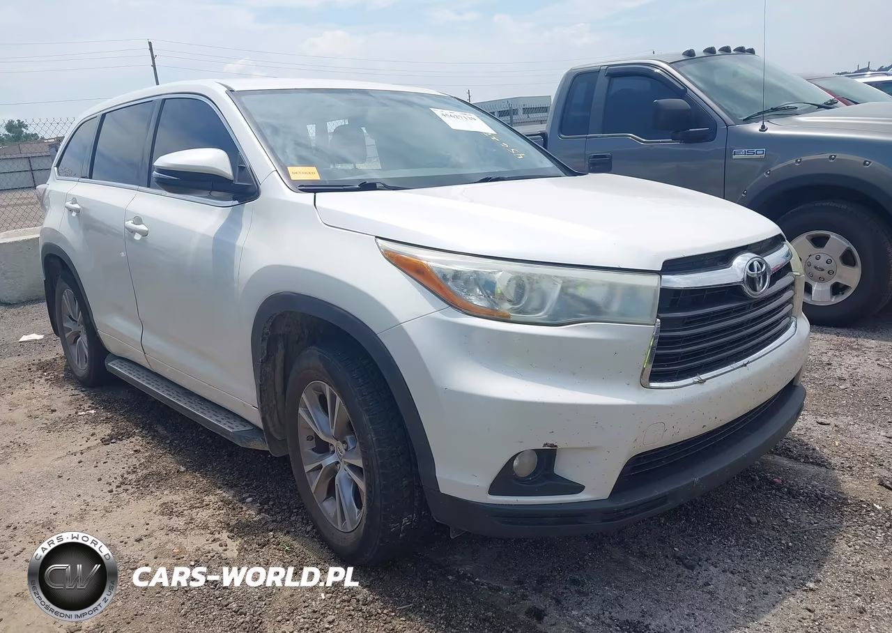 2015 Toyota Highlander Le Plus V6 – zdjęcie 1 z 15