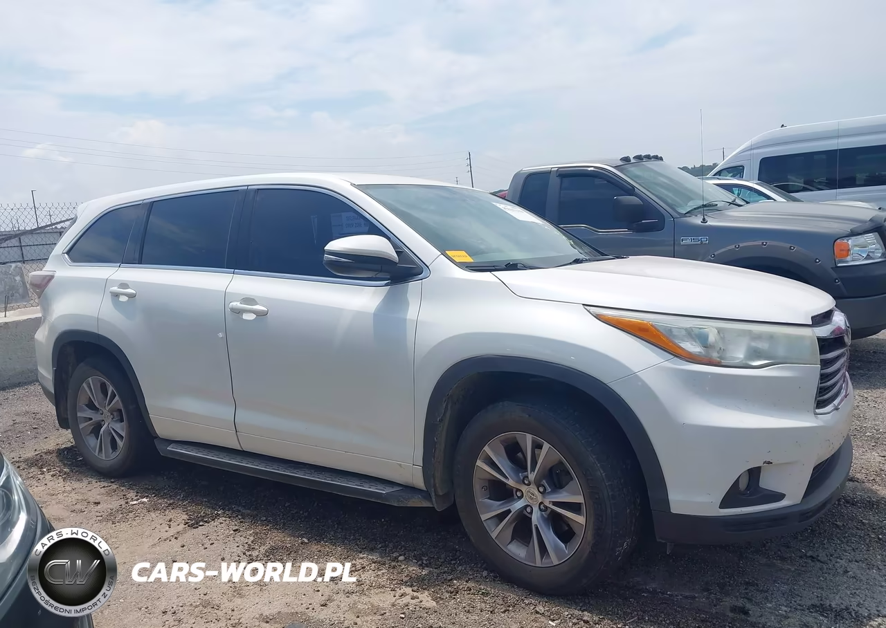 2015 Toyota Highlander Le Plus V6 VIN:5TDZKRFH4FS085434 - 12