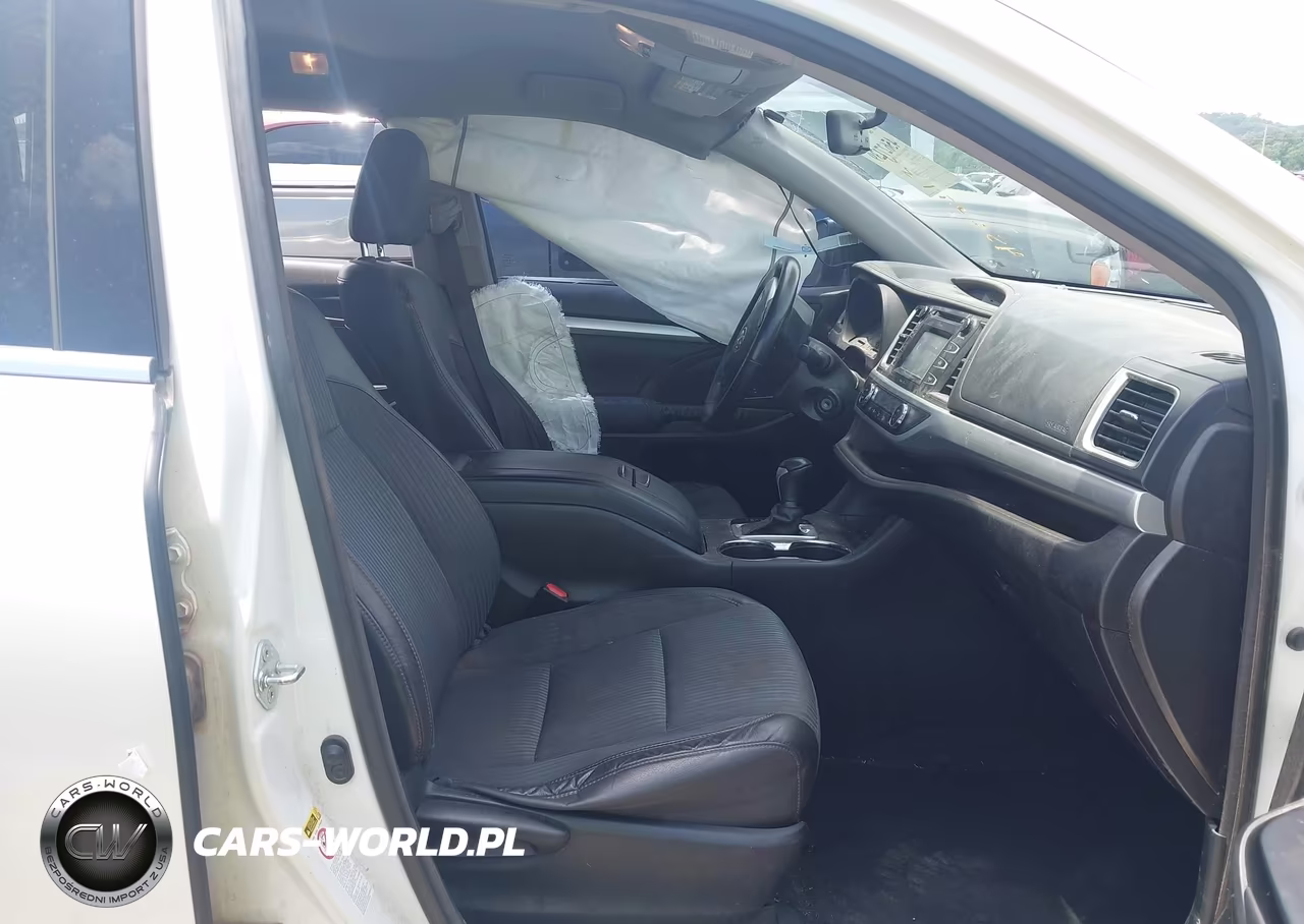 2015 Toyota Highlander Le Plus V6 VIN:5TDZKRFH4FS085434 - 5