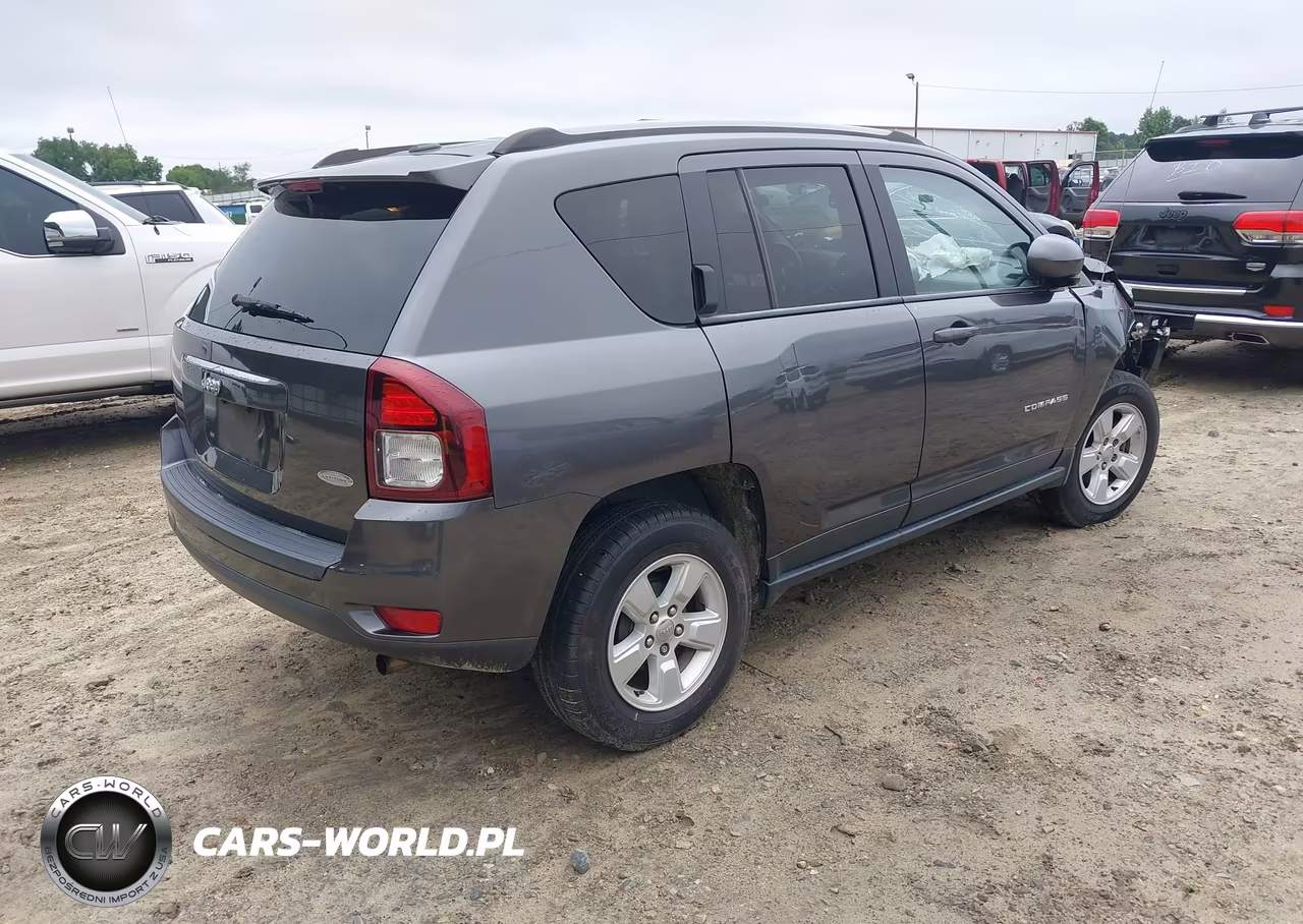 2017 Jeep Compass Latitude VIN:1C4NJCEA4HD213155 - 4