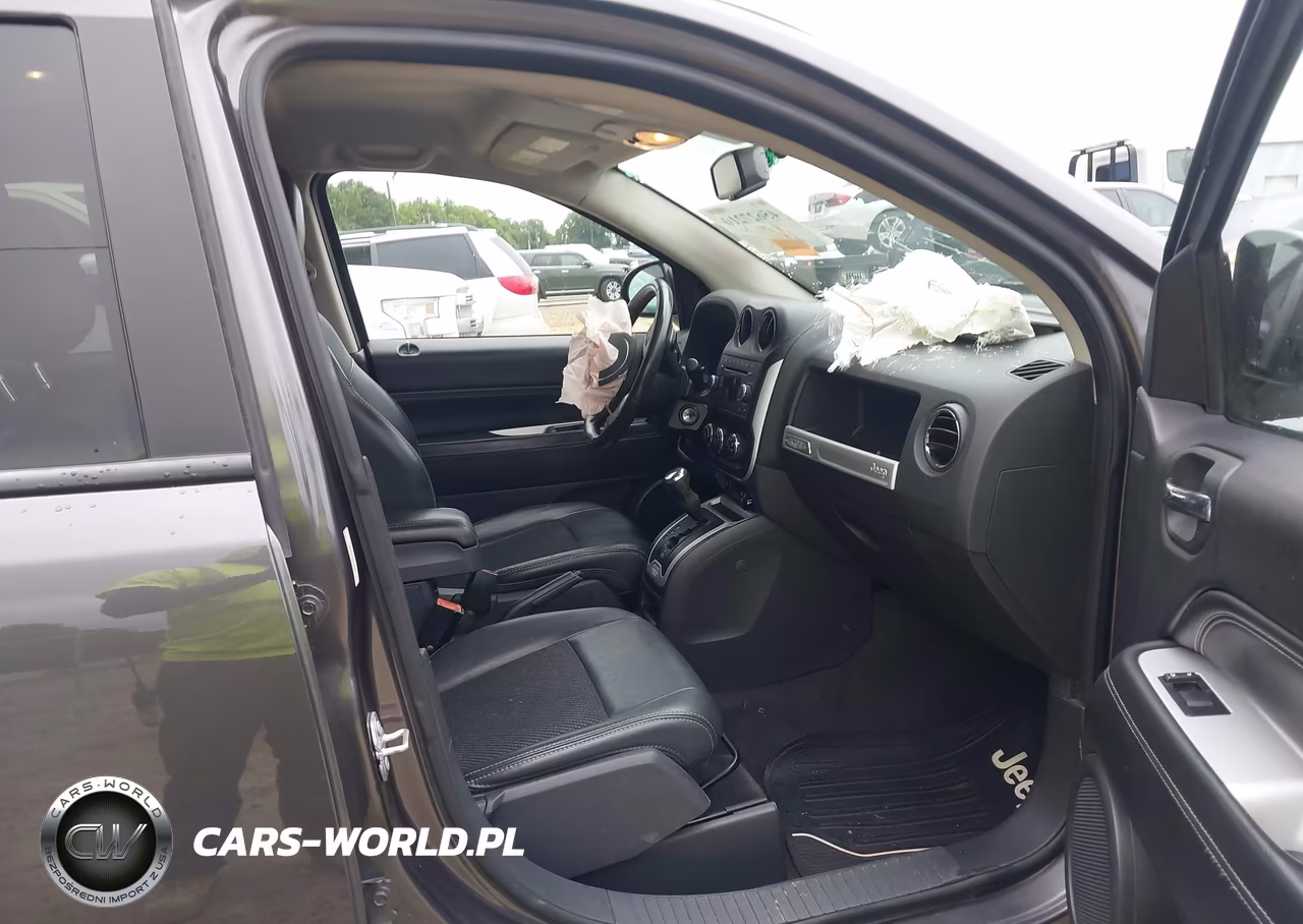 2017 Jeep Compass Latitude VIN:1C4NJCEA4HD213155 - 5