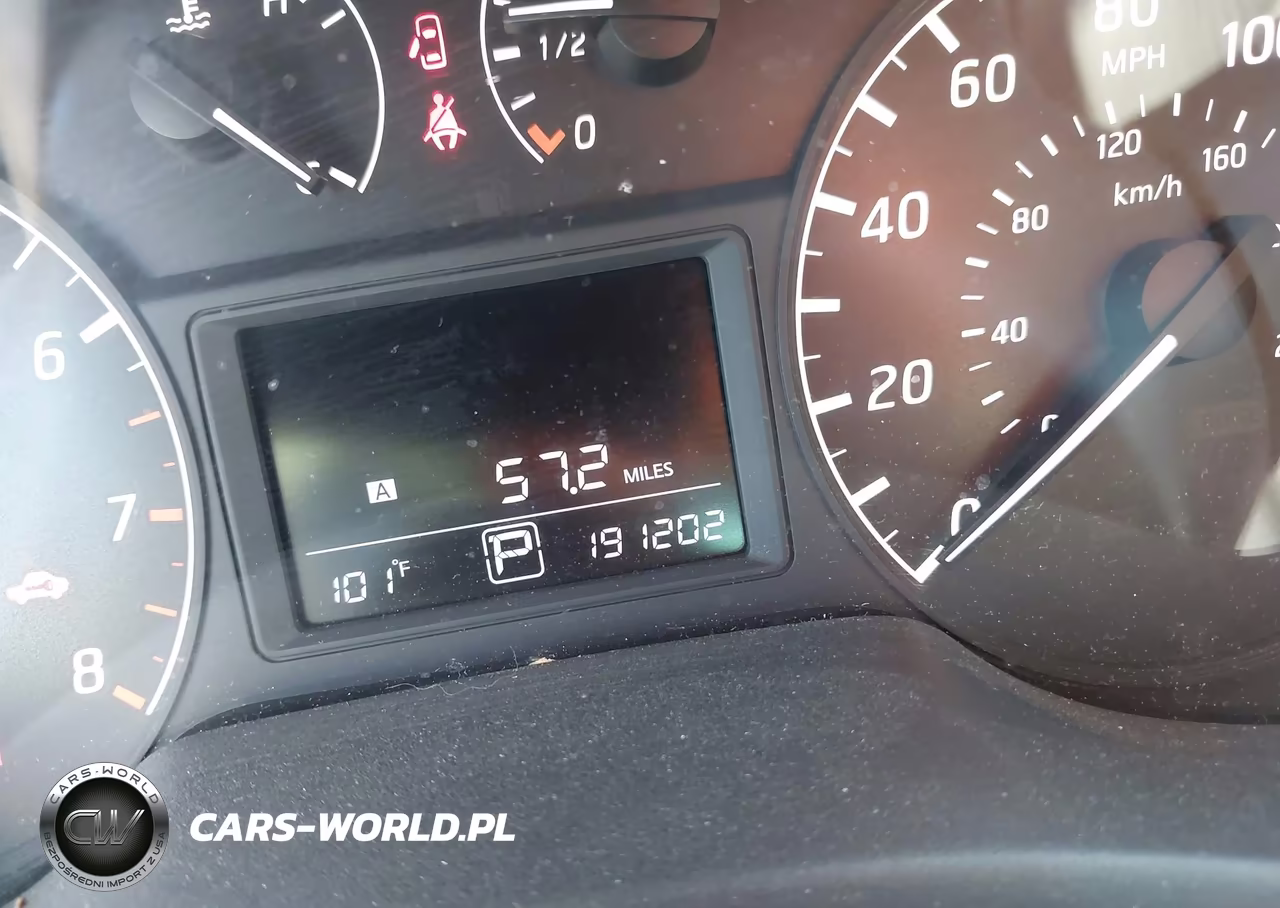 2016 Nissan Sentra S VIN:3N1AB7AP7GY270462 - 16