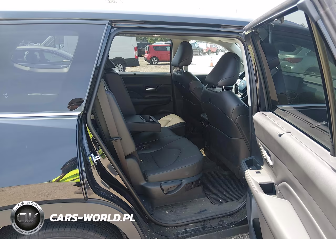 2025 Toyota Grand Highlander Xle VIN:5TDAAAB56SS081330 - 8