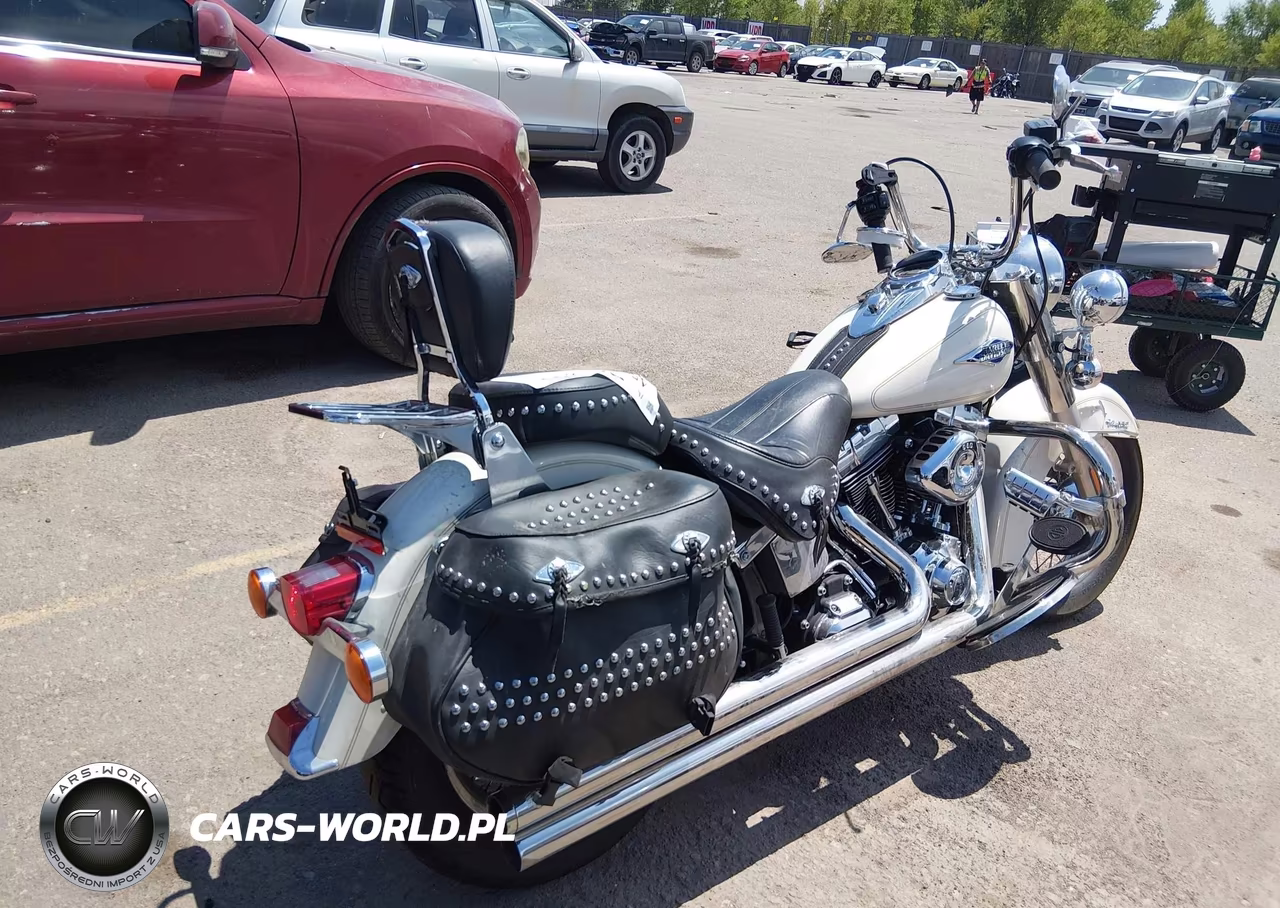 2015 Harley-Davidson Flstc Heritage Softail Classic VIN:1HD1BWV14FB029953 - 4
