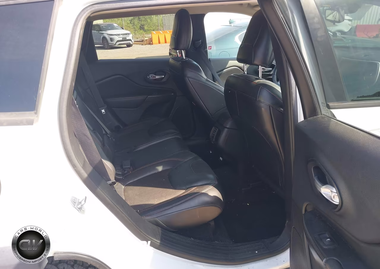 2015 Jeep Cherokee Trailhawk VIN:1C4PJMBS3FW786481 - 8