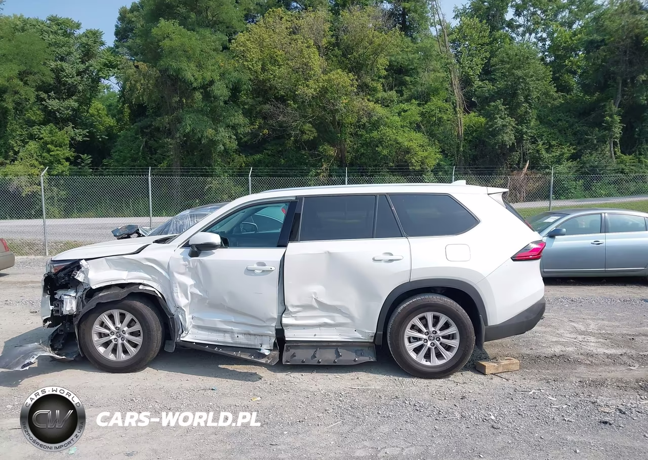 2024 Toyota Grand Highlander Xle VIN:5TDAAAB57RS018666 - 14