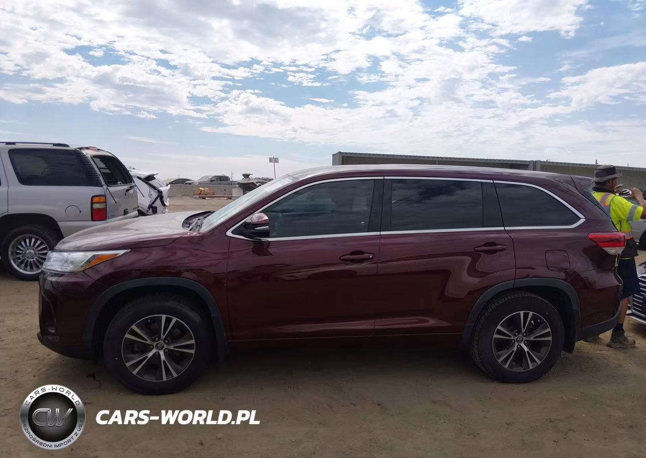 2018 Toyota Highlander Le VIN:5TDZARFH0JS035349 - 14
