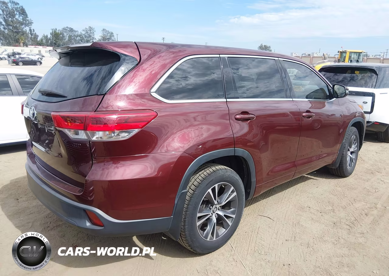 2018 Toyota Highlander Le VIN:5TDZARFH0JS035349 - 4