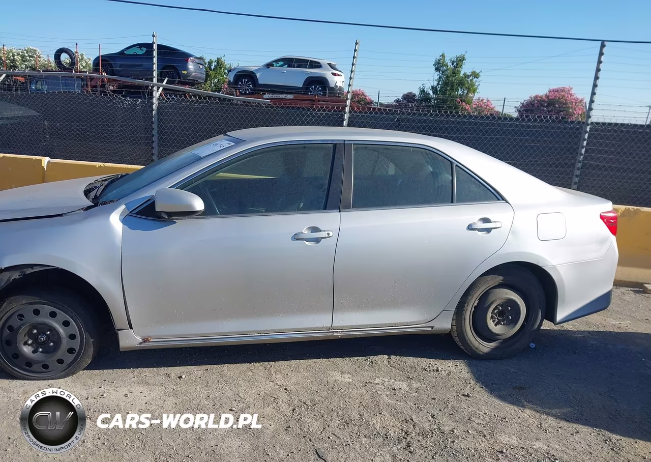 2014 Toyota Camry Le VIN:4T4BF1FK8ER362102 - 15
