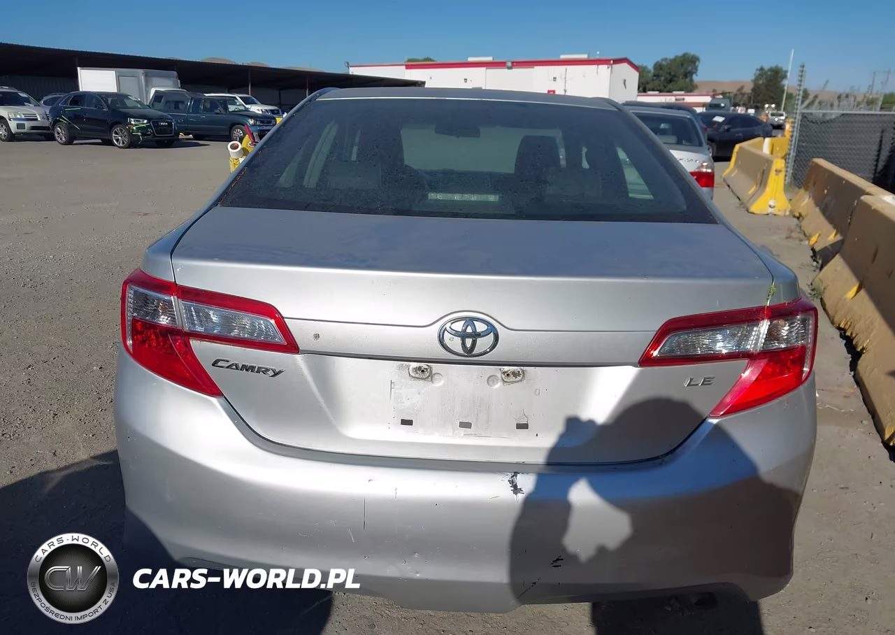 2014 Toyota Camry Le VIN:4T4BF1FK8ER362102 - 17