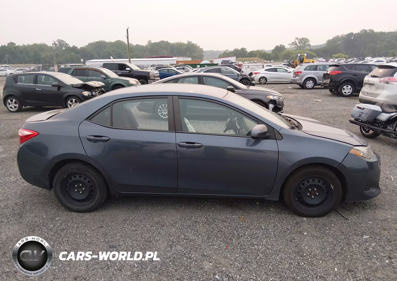 2018 Toyota Corolla Le VIN:2T1BURHE5JC080663 - 13