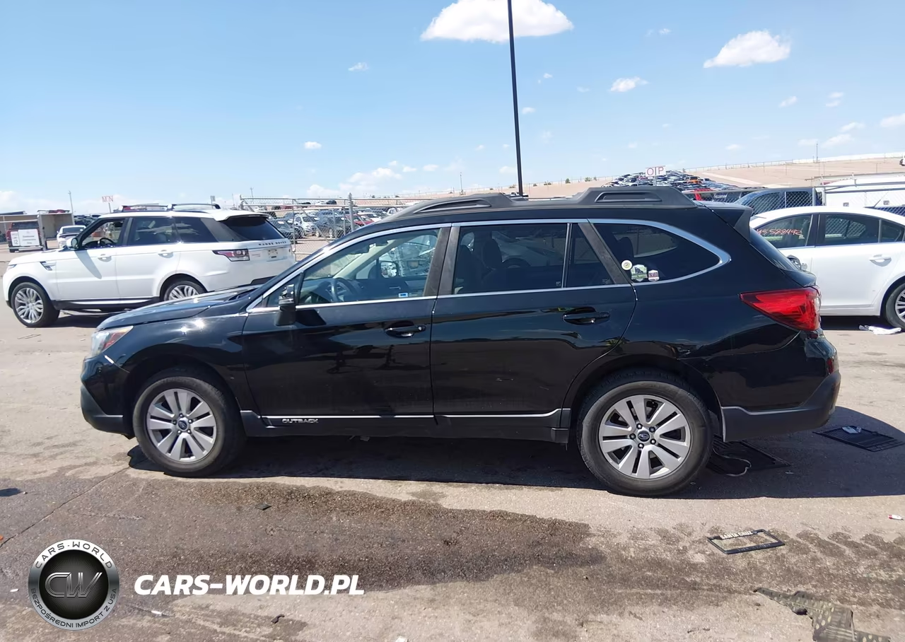 2018 Subaru Outback 2.5I Premium VIN:4S4BSAFC6J3304939 - 14