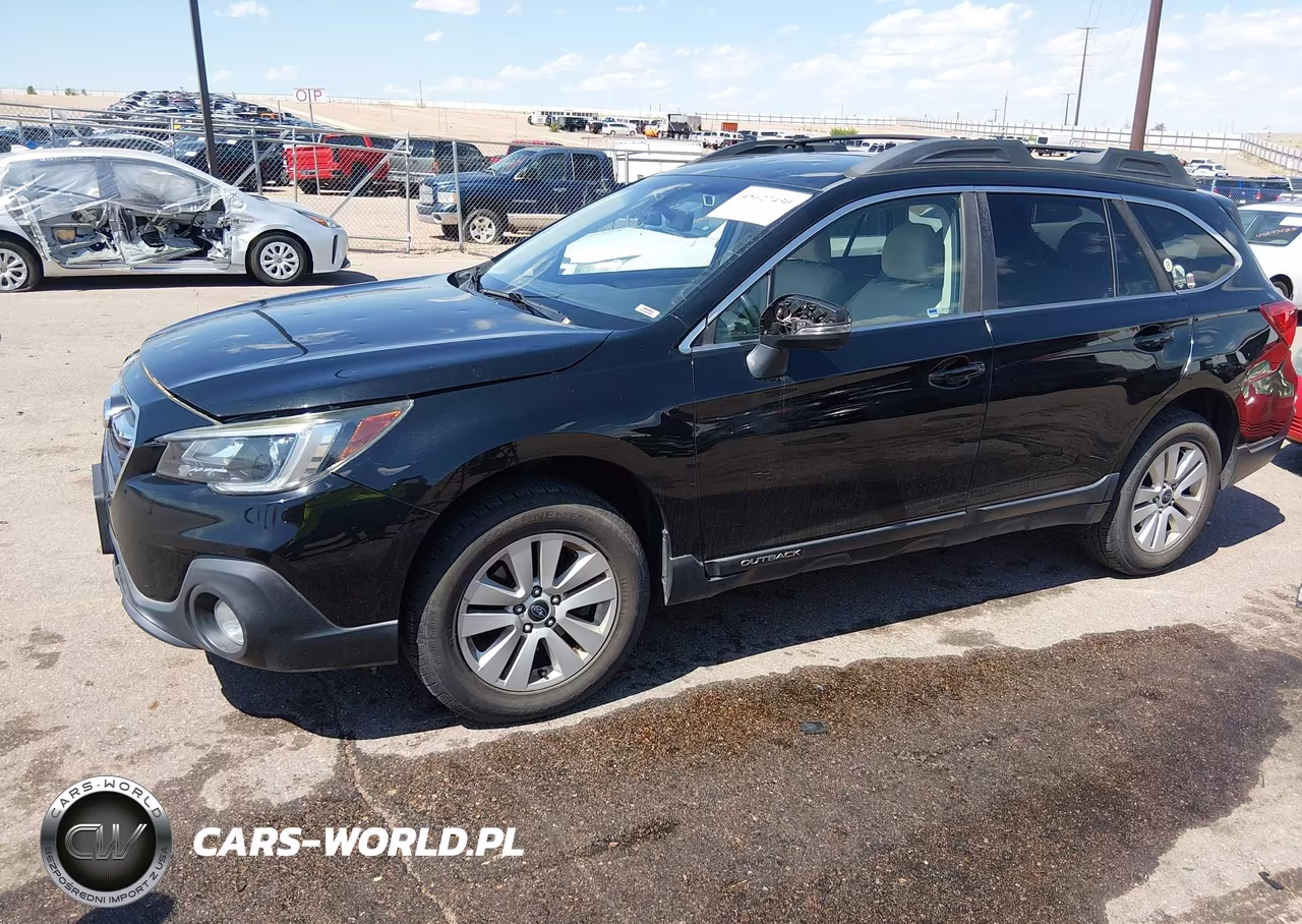 2018 Subaru Outback 2.5I Premium VIN:4S4BSAFC6J3304939 - 2