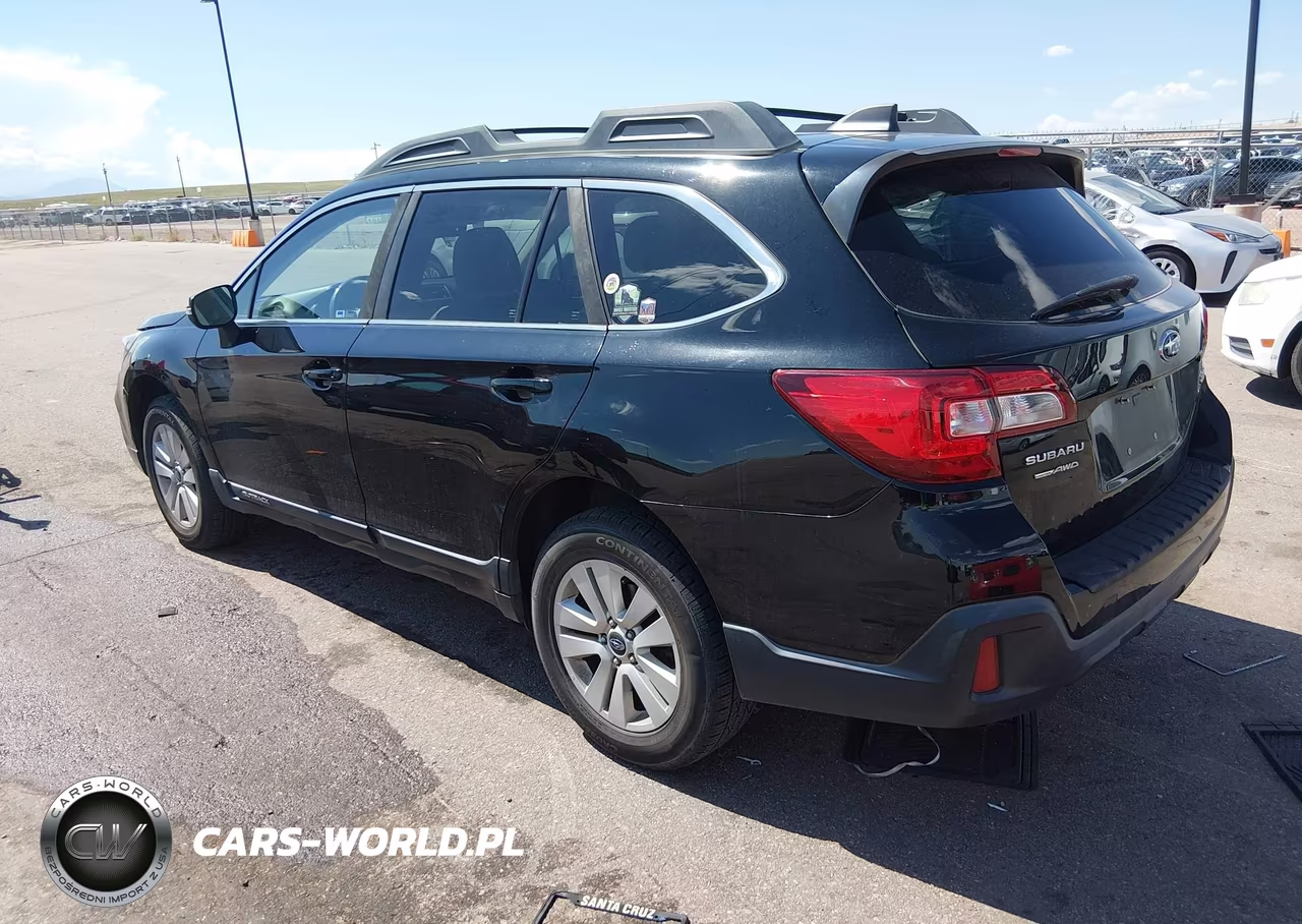 2018 Subaru Outback 2.5I Premium VIN:4S4BSAFC6J3304939 - 3