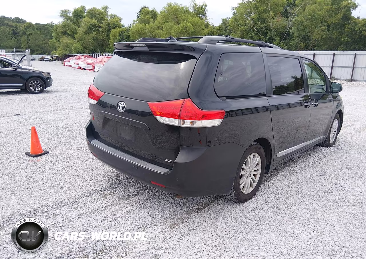 2011 Toyota Sienna Xle V6 VIN:5TDYK3DC8BS148173 - 4