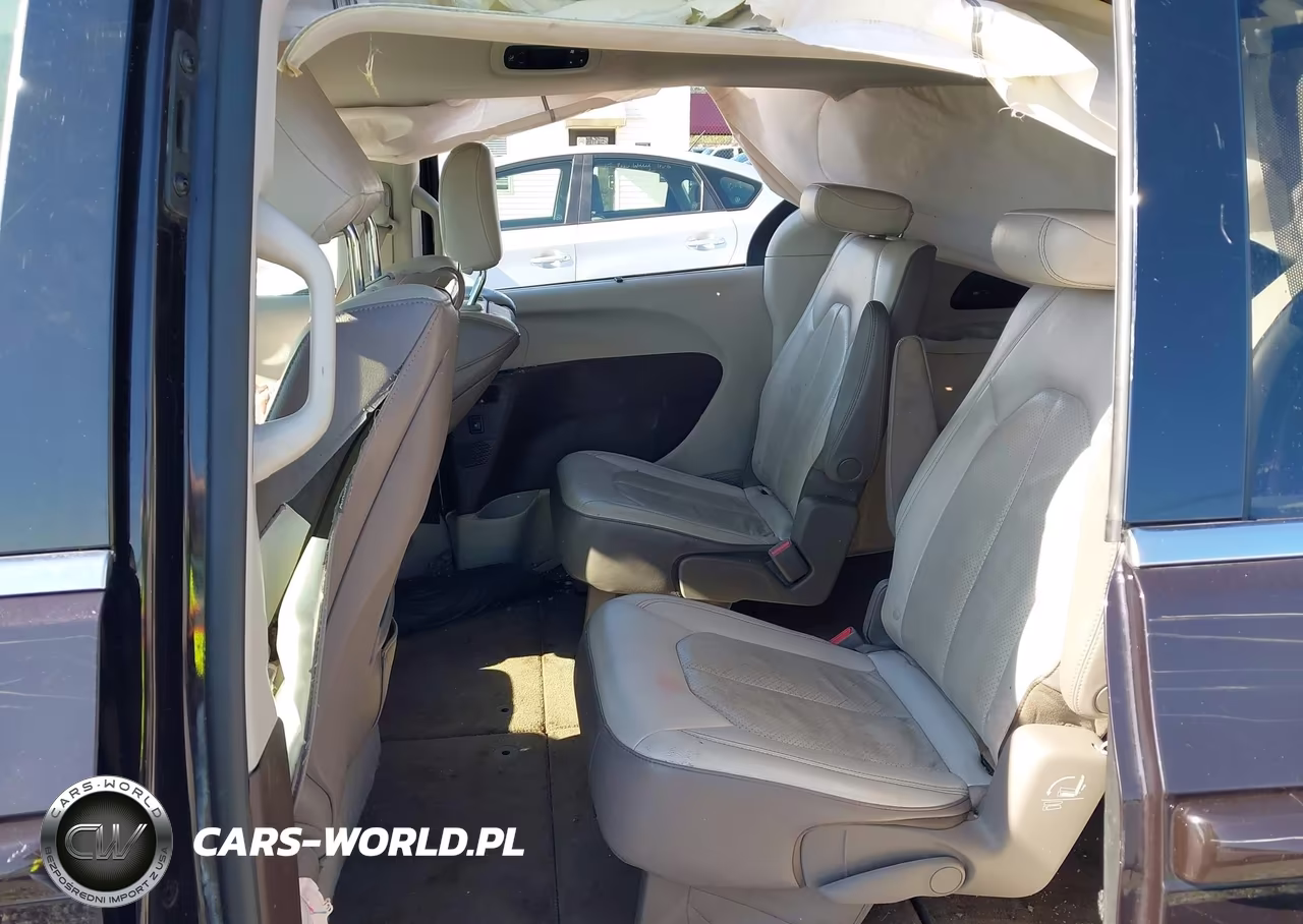 2018 Chrysler Pacifica Touring L Plus VIN:2C4RC1EG8JR352180 - 8