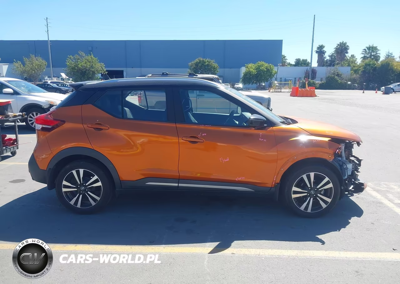 2018 Nissan Kicks Sr VIN:3N1CP5CU4JL506328 - 13