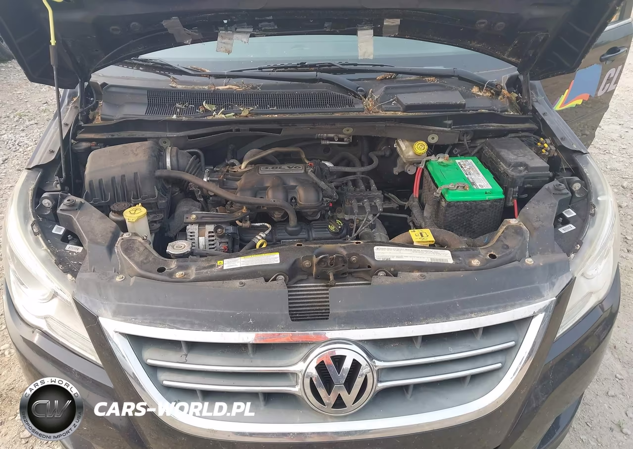 2010 Volkswagen Routan Se VIN:2V4RW3D11AR424407 - 10