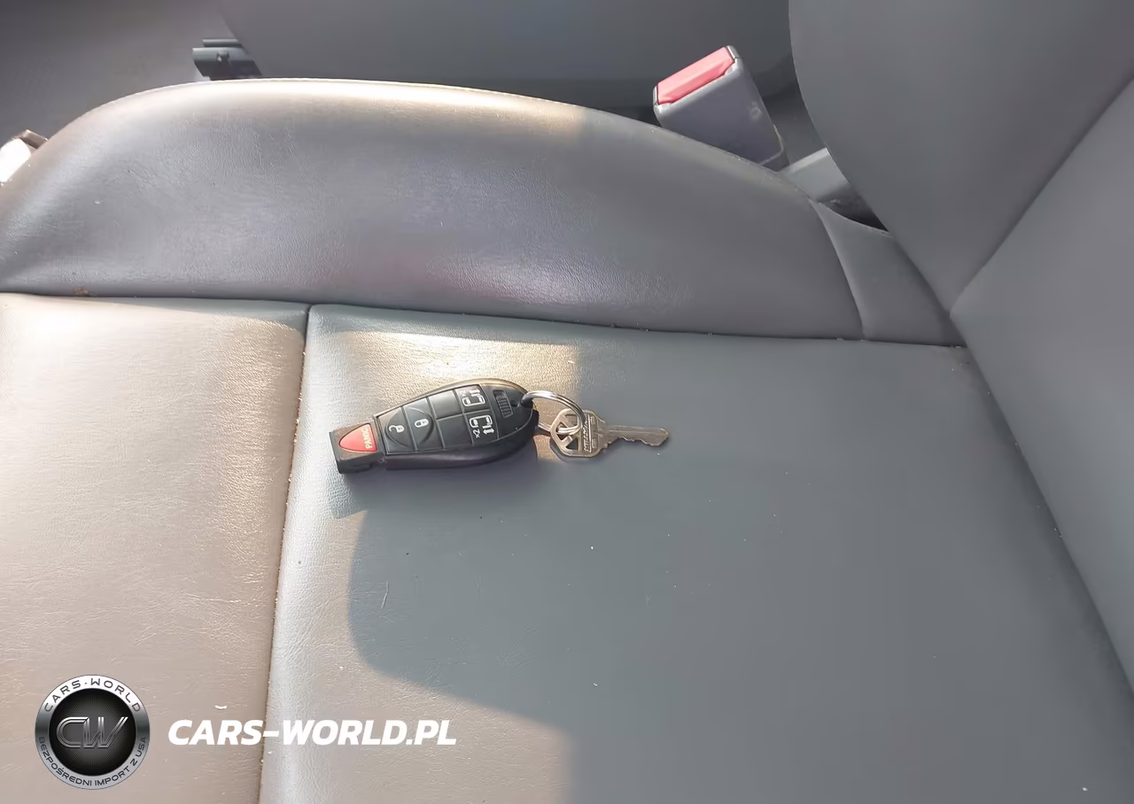 2010 Volkswagen Routan Se VIN:2V4RW3D11AR424407 - 11
