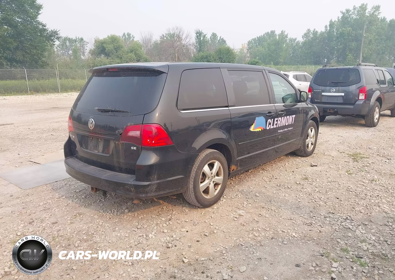 2010 Volkswagen Routan Se VIN:2V4RW3D11AR424407 - 4