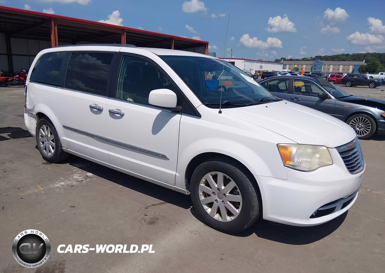 2013 Chrysler Town & Country Touring – zdjęcie 1 z 16