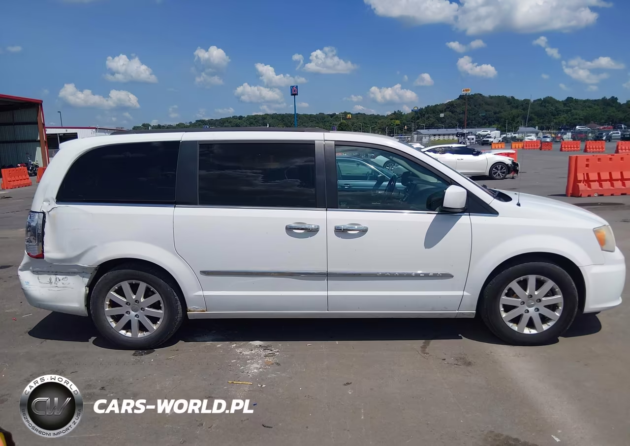 2013 Chrysler Town & Country Touring VIN:2C4RC1BG2DR815147 - 13