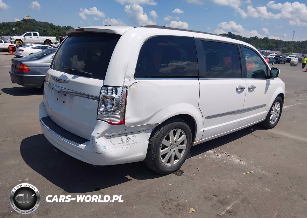 2013 Chrysler Town & Country Touring VIN:2C4RC1BG2DR815147 - 4