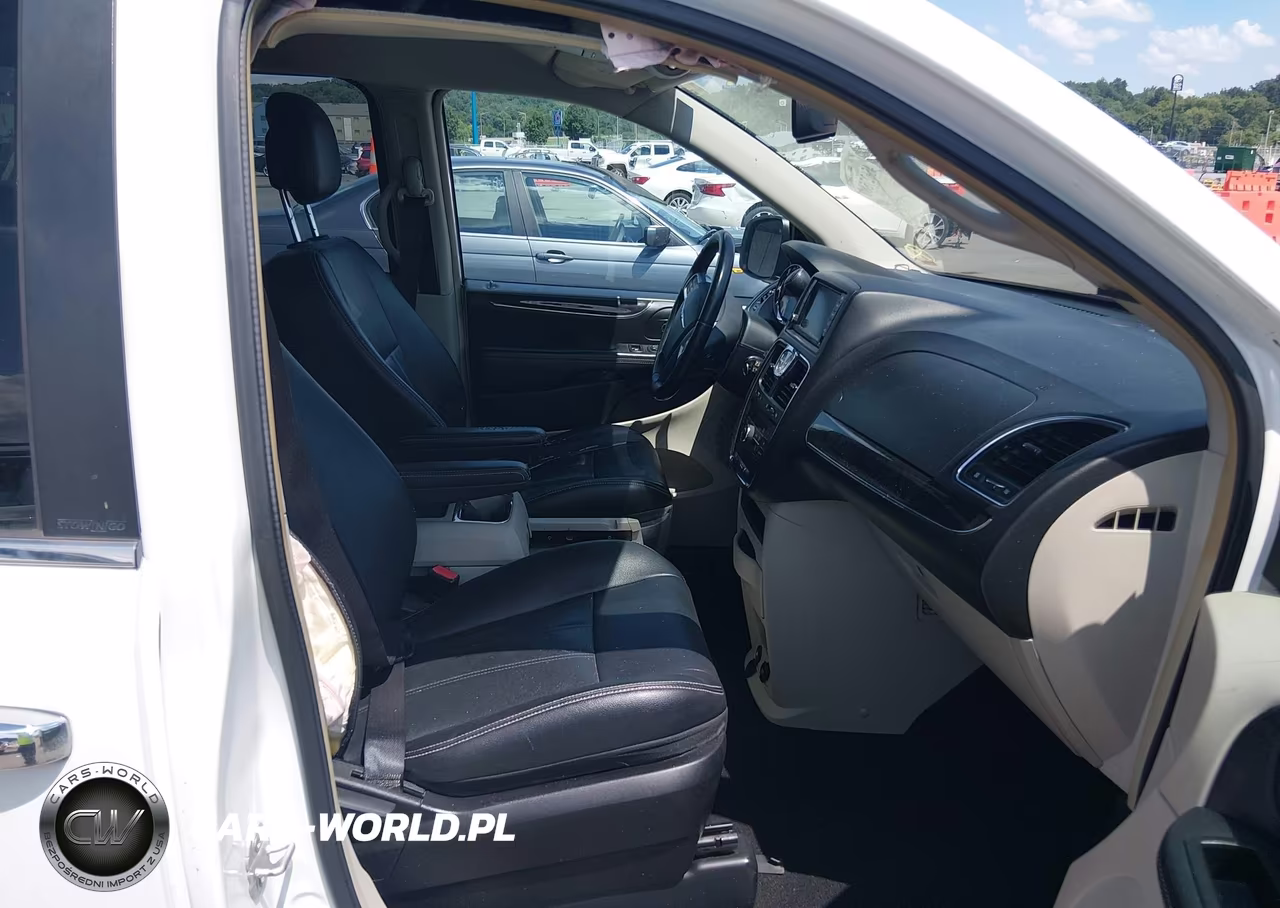 2013 Chrysler Town & Country Touring VIN:2C4RC1BG2DR815147 - 5