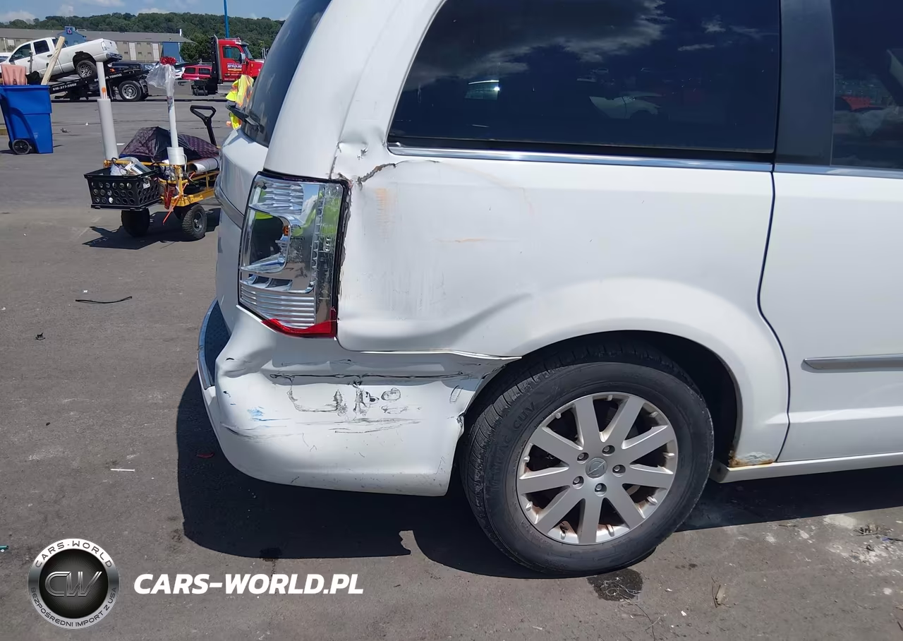 2013 Chrysler Town & Country Touring VIN:2C4RC1BG2DR815147 - 6