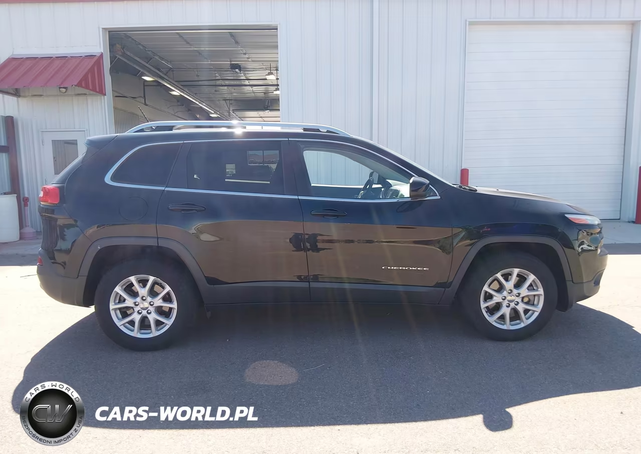 2018 Jeep Cherokee Latitude 4X4 VIN:1C4PJMCB7JD559264 - 16